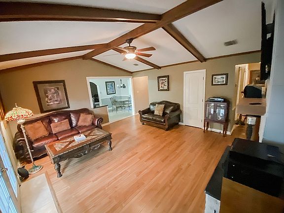 4th image of 302 Wellington Dr