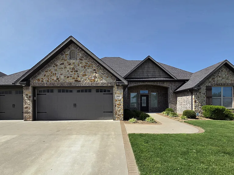 530 Joshua Pass — Photo 1