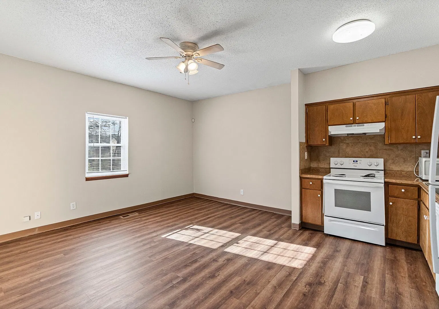 Adorable Home Walking Distance to KU Med & 39th Street — Photo 2