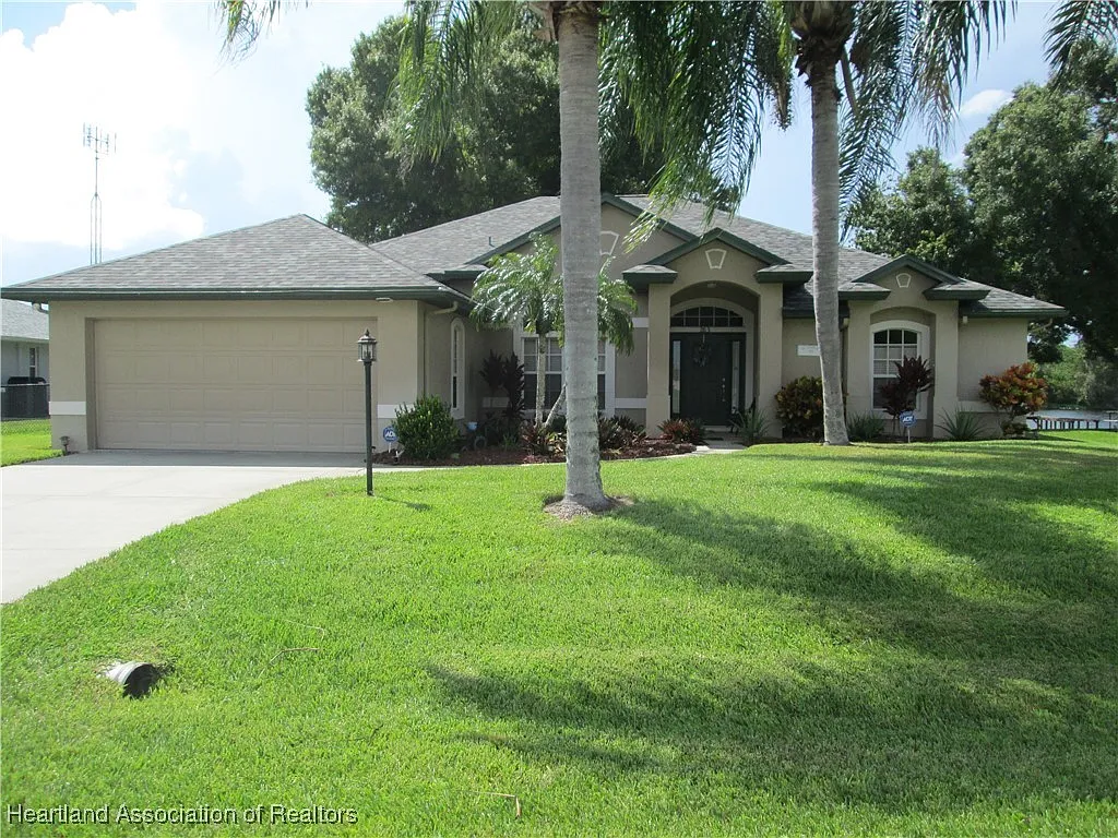 3 bed, 2.0 bath, 1816 sqft, $2,500 — Photo 1