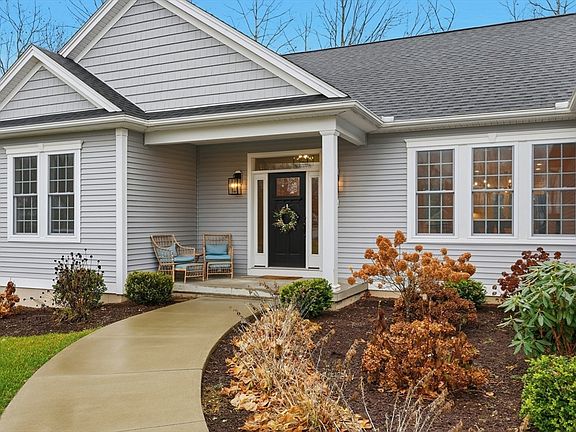 2nd image of 28 Sycamore Cir
