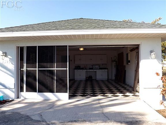 3rd image of 1523 SW 44th St