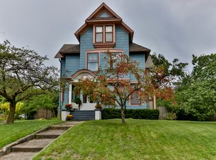558 E Chicago St, Elgin, IL 60120