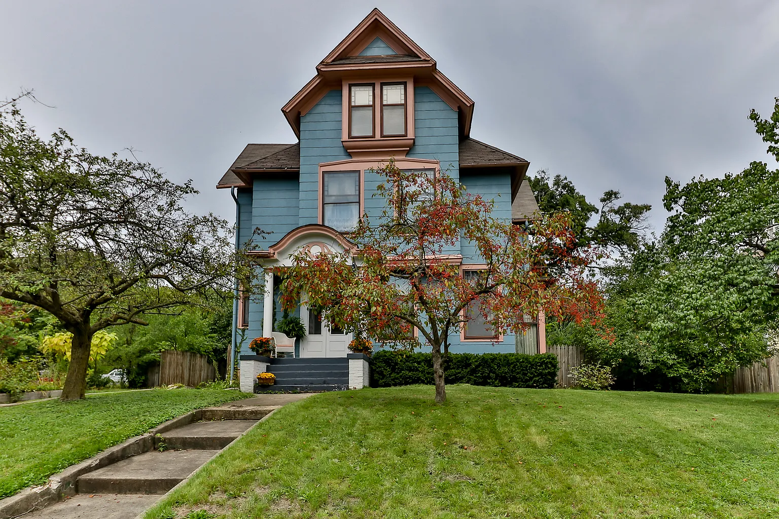 558 E Chicago St photo 1