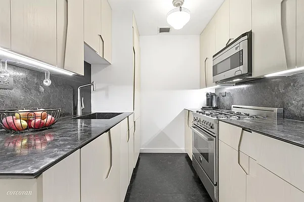 Sold by Corcoran | media 15