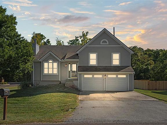 3rd image of 14757 Oak Ct