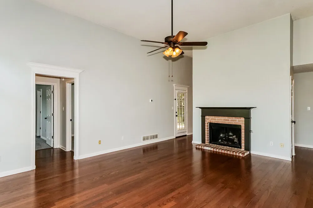 3 bed, 2.0 bath, 1550 sqft, $1,840 — Photo 4
