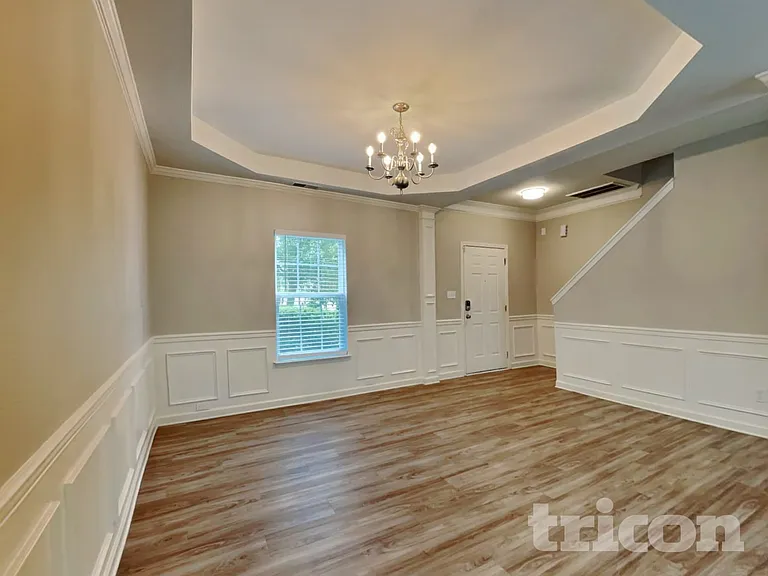 1129 Hawick Dr — Photo 3
