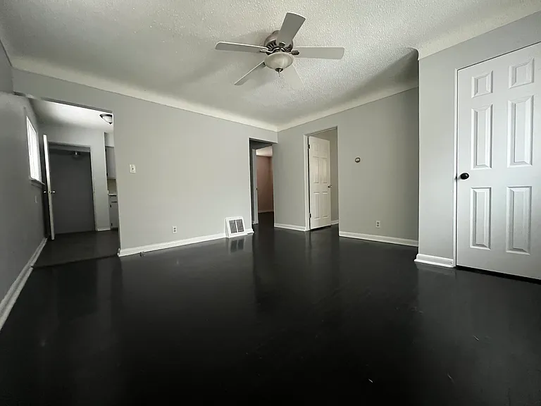 975 Hubbard Ave — Photo 3