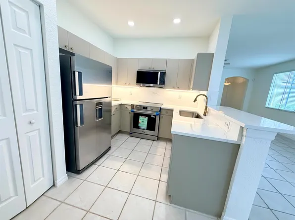 673 Conservation Dr, Fort Lauderdale, FL