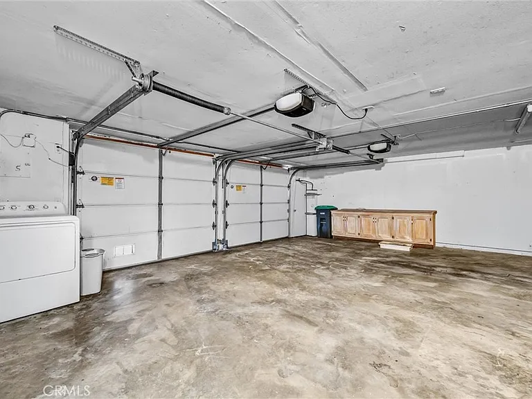 305 Columbia St — Photo 30