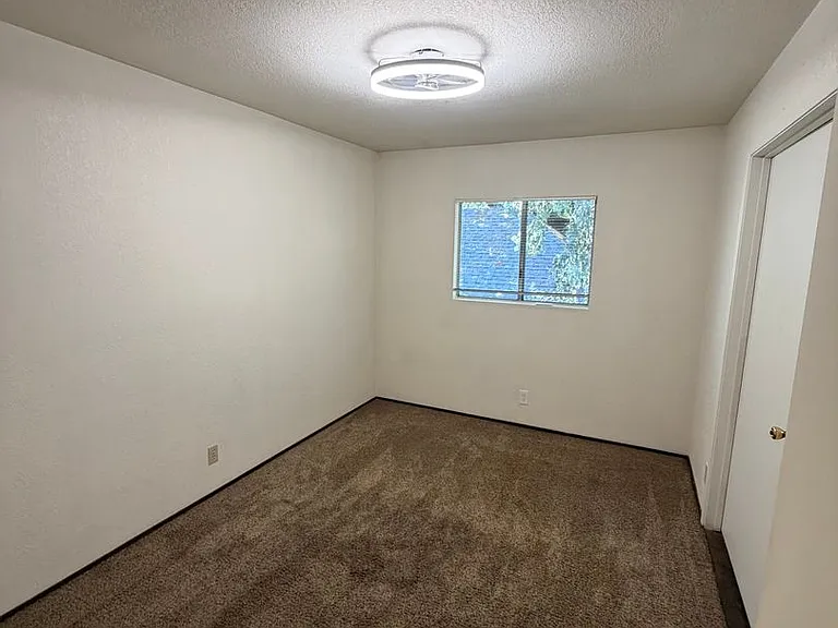 1448 Warner St — Photo 34