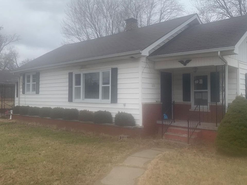 2nd image of 2513 N Park Ave