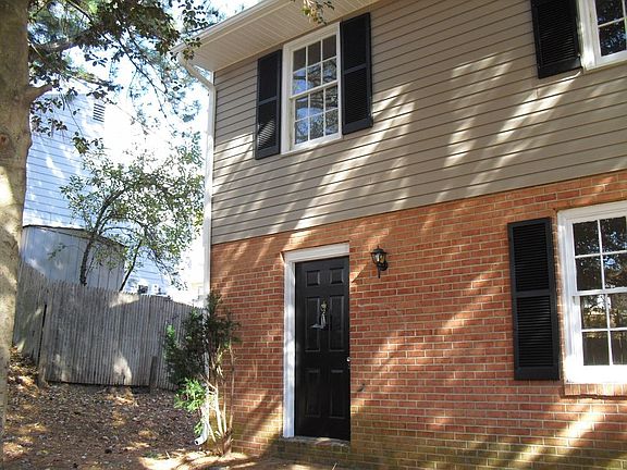 2nd image of 4 Red Fern Ln