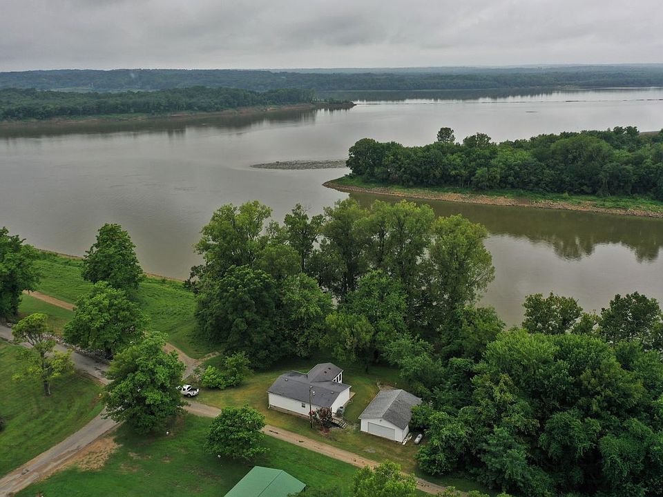 1st image of 326 Riverfront Dr