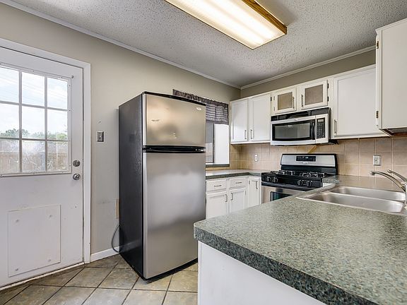3rd image of 1411 Gracy Farms Ln APT 65