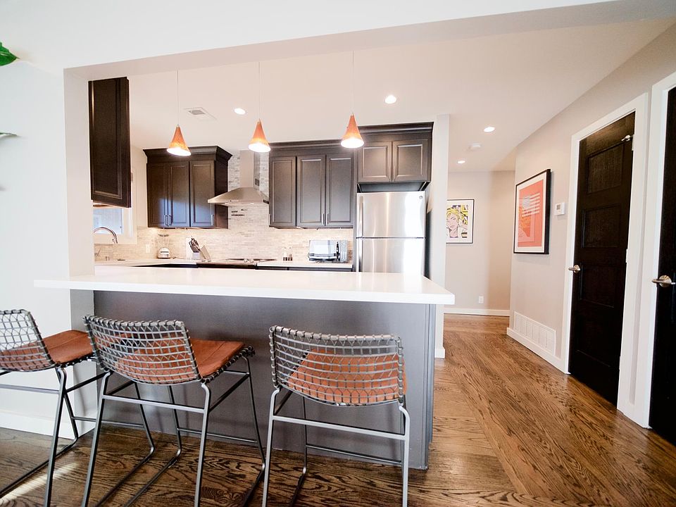 1st image of 299 Waverley St #7