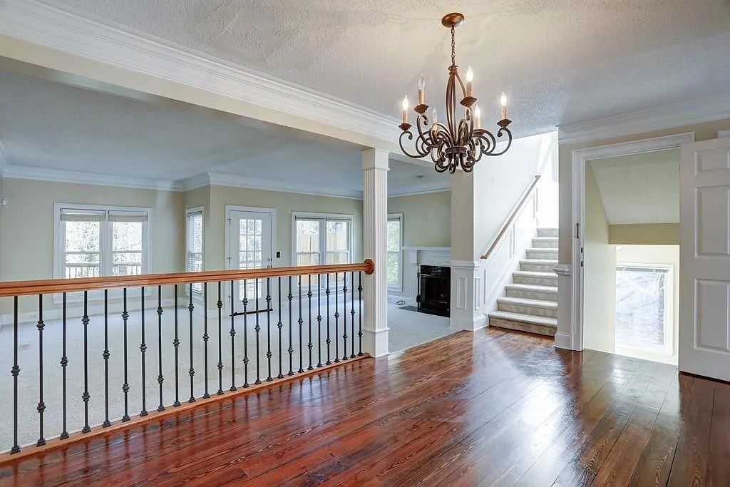 3 bed, 2.5 bath, 1954 sqft, $2,500 — Photo 3