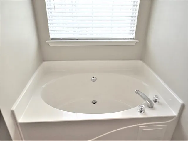 302 Christian Ct — Photo 10