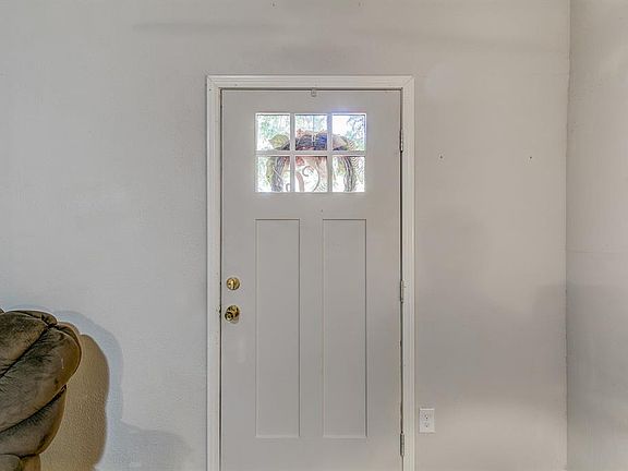 2nd image of 1112 Alvarado St