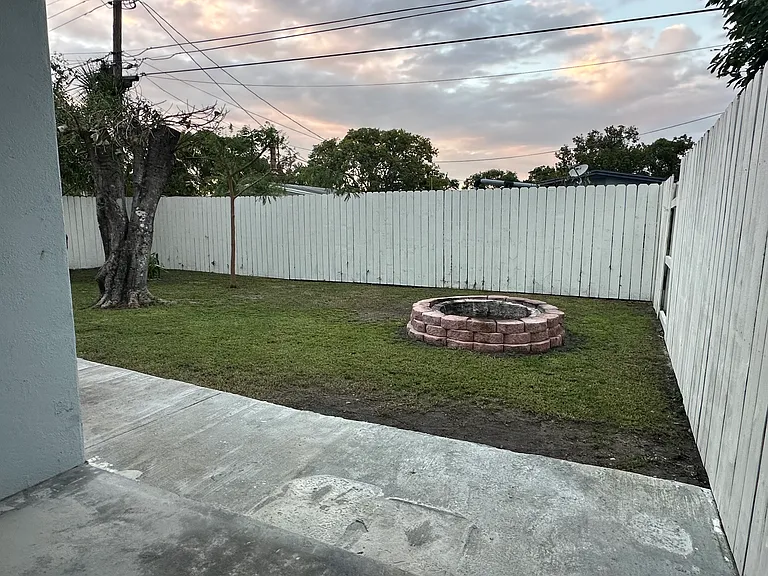 2210 S Euclid Cir #B — Photo 12