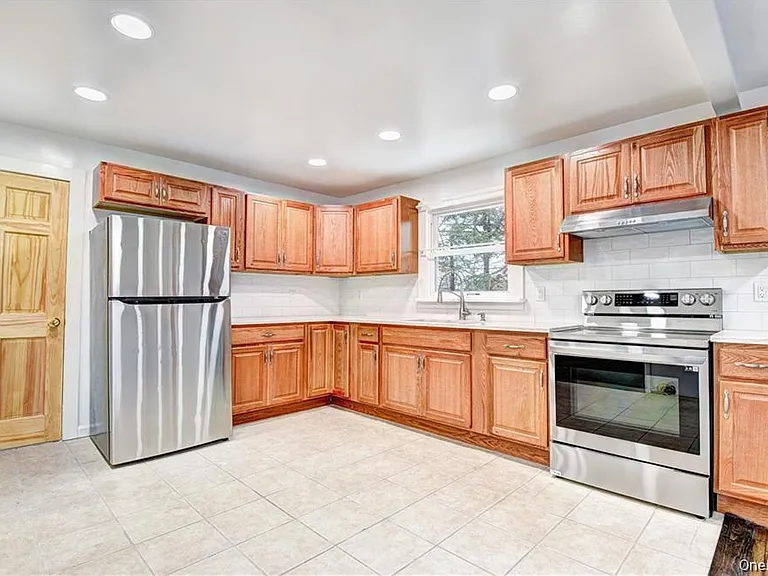 19 Lake Ave — Photo 2