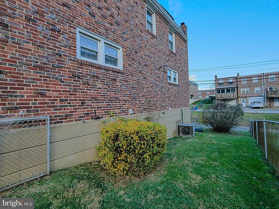 4th image of 801 Hillcrest Dr