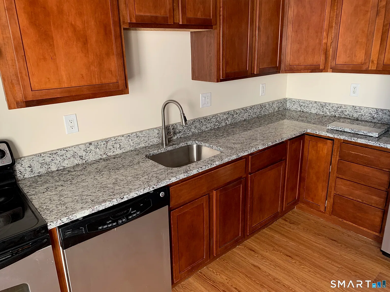 1 bed, 1.0 bath, 750 sqft, $2,275 — Photo 2