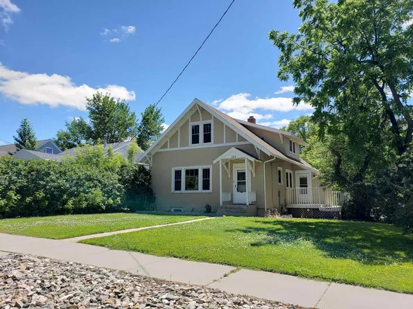 104 9th Ave SE, Minot, ND 58701