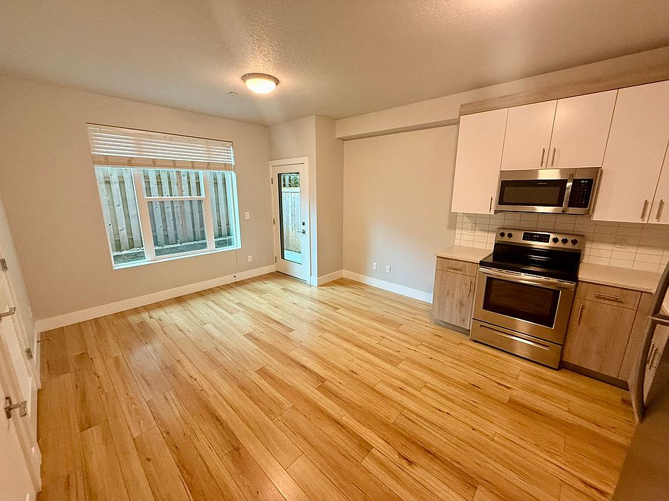 1st image of 436 NE Stafford St Unit 3