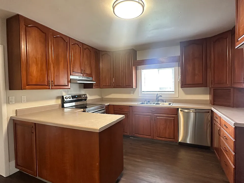 1740 Oxford St SE #9