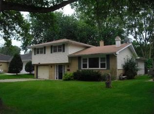 464 S Oak Glen Dr, Bartlett, IL 60103