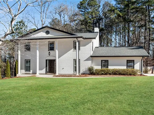 2283 Stratmor Dr, Stone Mountain, GA 30087