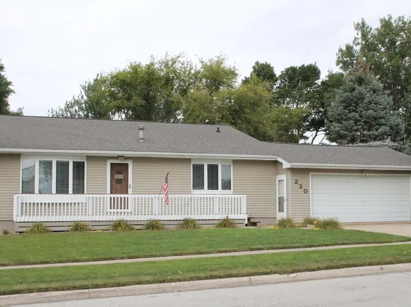 230 Prestien Dr, Denver, IA 50622