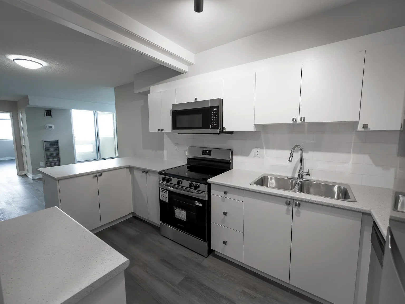 3575 Kaneff Crescent Mississauga — Photo 4