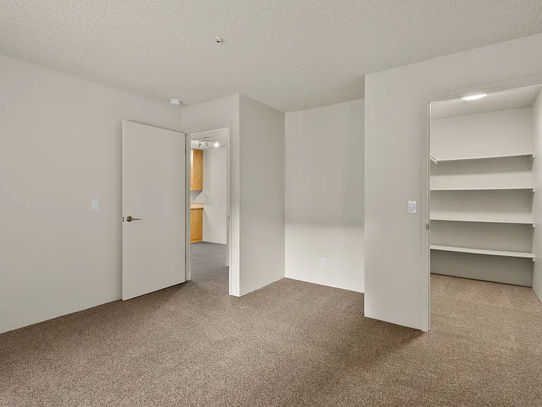 Coddingtown Mall Apartments — Photo 29