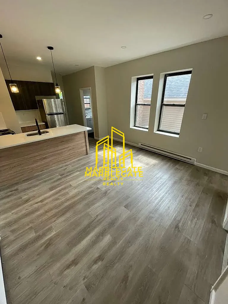 2 bed, 850 sqft, $1,895 — Photo 3
