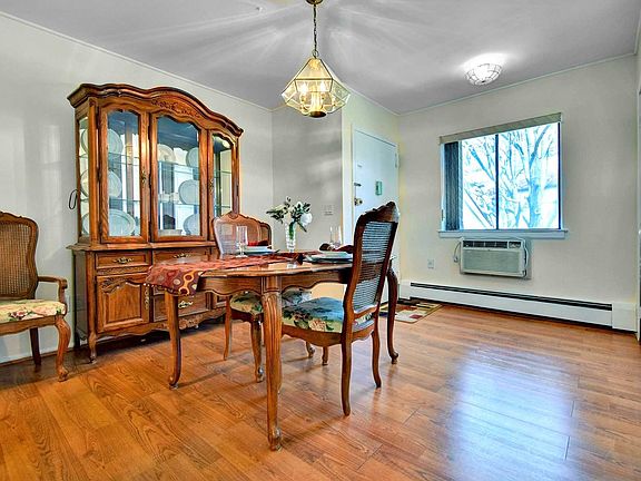 5th image of 33 Richmond Blvd Unit 3B