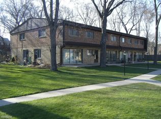 482 Duane Ter APT C, Glen Ellyn, IL 60137