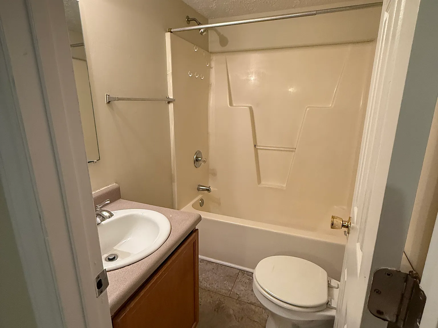 2 bed, 900 sqft, $1,200 — Photo 4