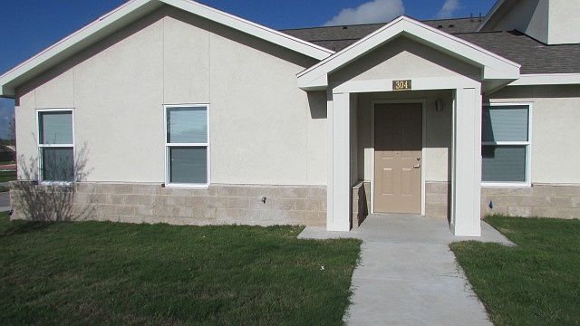 1st image of 1601 Moore Ave #304