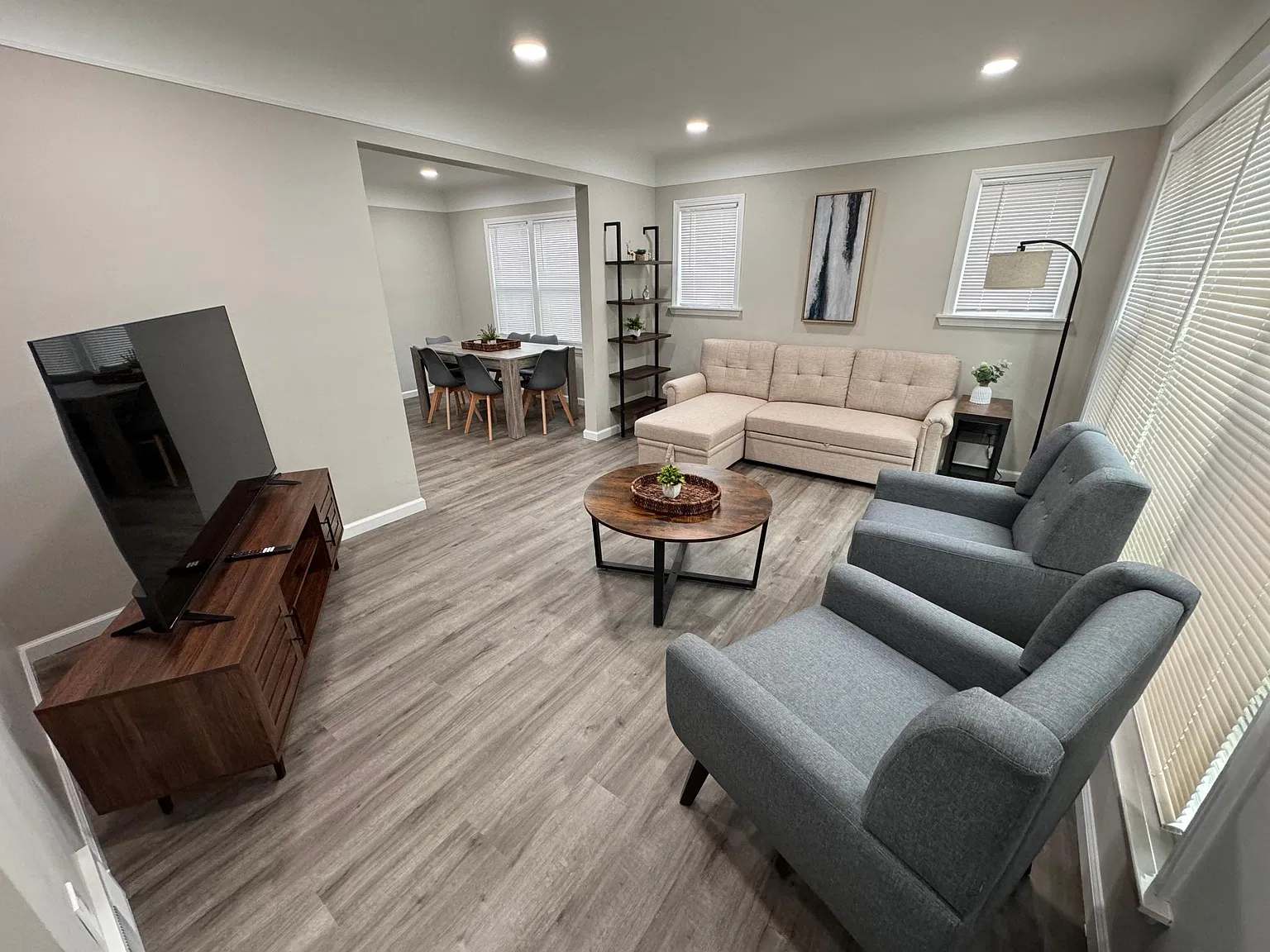 2 bed, 1050 sqft, $2,200 — Photo 1