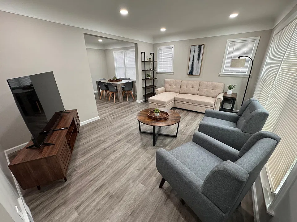 1609 Catalpa Dr
