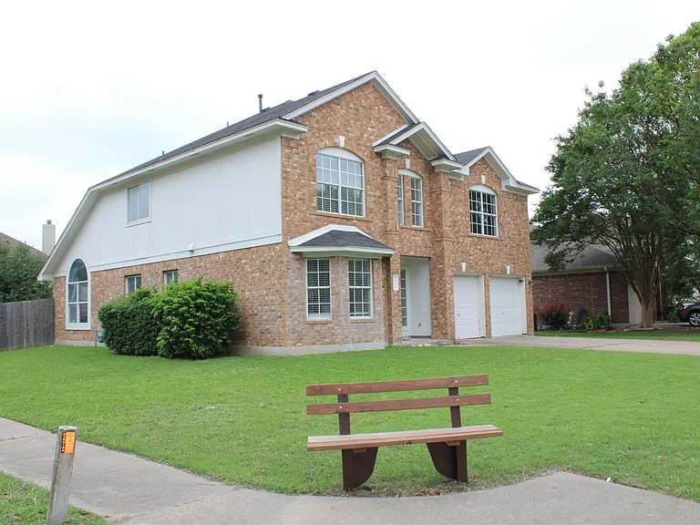 16205 Glorious Ln — Photo 2