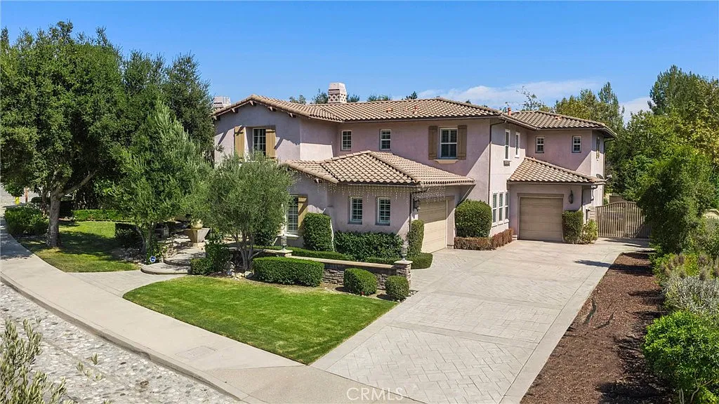 5 bed, 5.5 bath, 5315 sqft, $7,800 — Photo 1