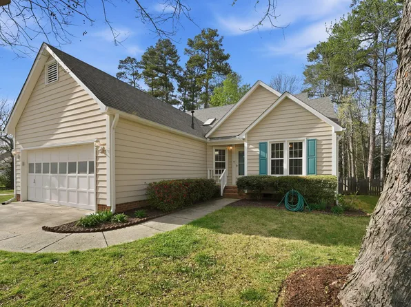 108 Kronos Ln, Cary, NC 27513