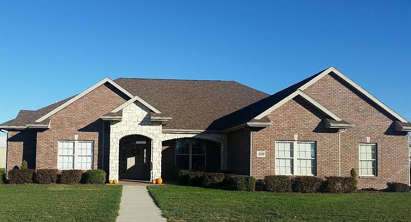 1st image of 220 Country Club Dr