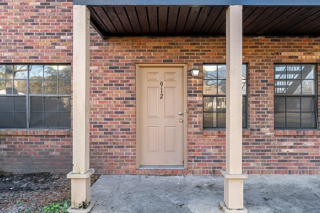 2 bed, 700 sqft, $795 — Photo 2