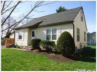 102 Dolshire Dr, North Syracuse, NY 13212