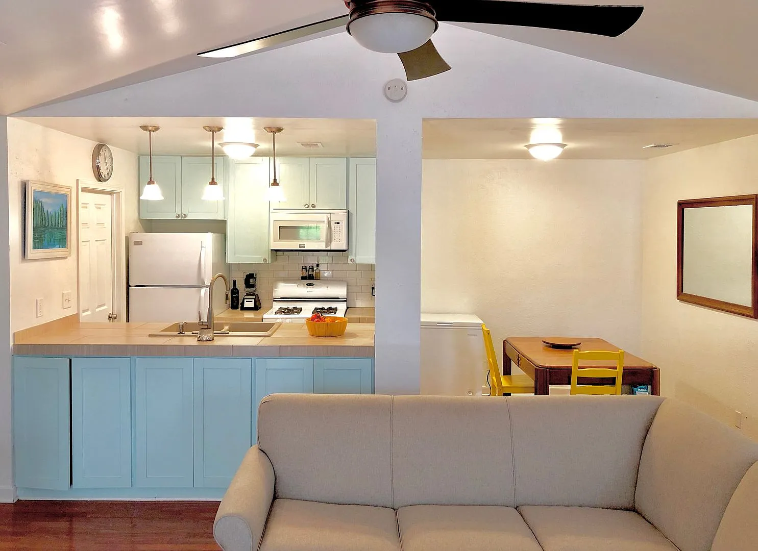 Charming 2-Bedroom Condo in Convenient North Austin Location — Photo 2